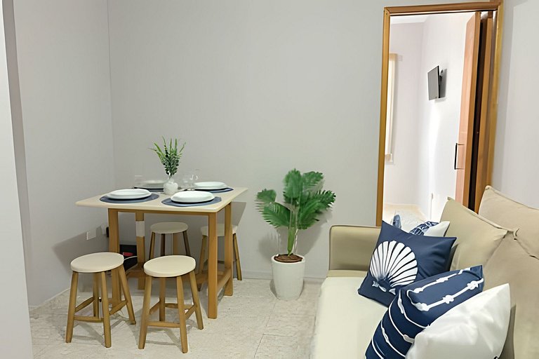 Belíssimo Apê, a 5 min da Praia, até 4 pessoas.