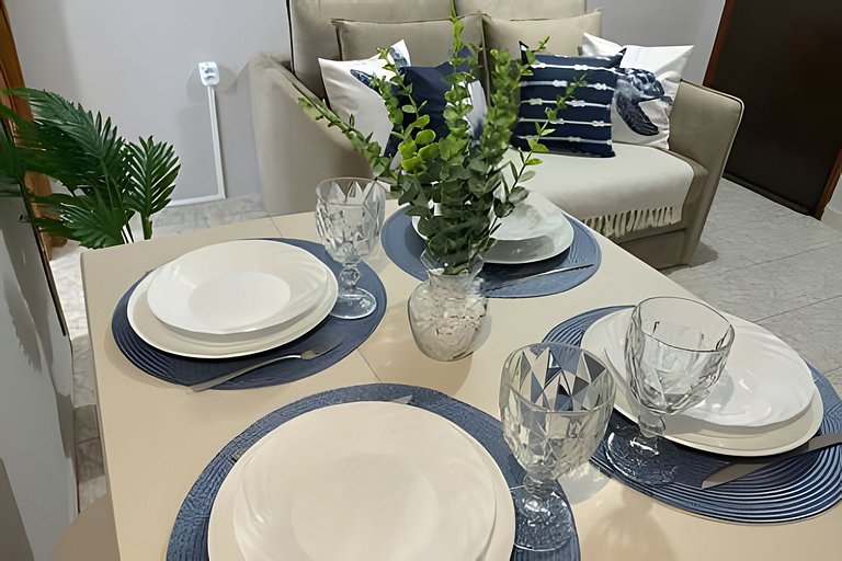 Belíssimo Apê, a 5 min da Praia, até 4 pessoas.