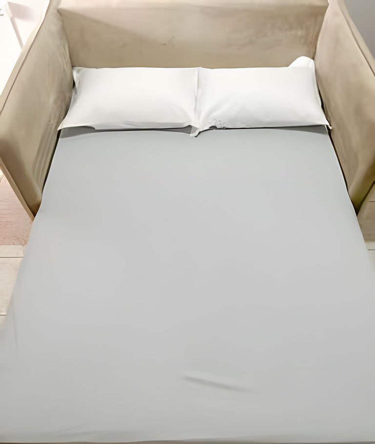 Belíssimo Apê, a 5 min da Praia, até 4 pessoas.