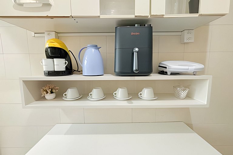 Belíssimo Apê, a 5 min da Praia, até 4 pessoas.