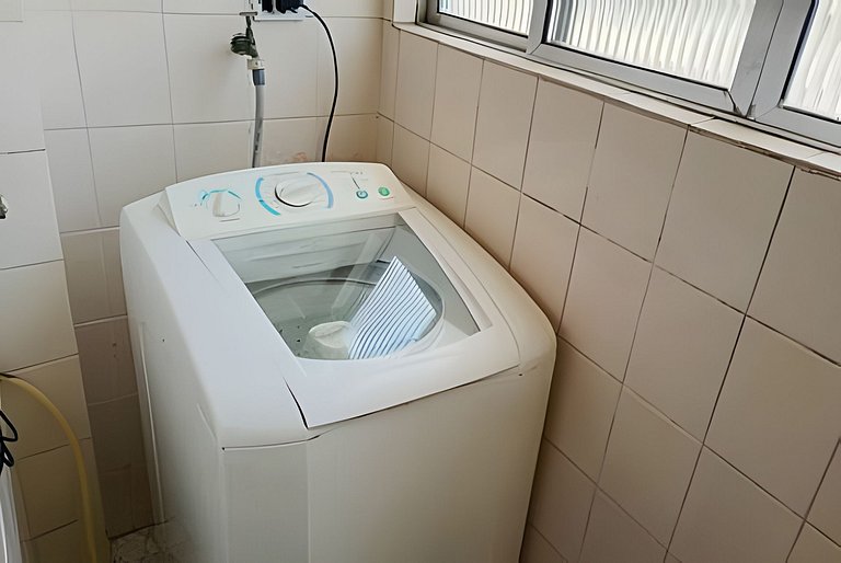 Belíssimo Apê, a 5 min da Praia, até 4 pessoas.