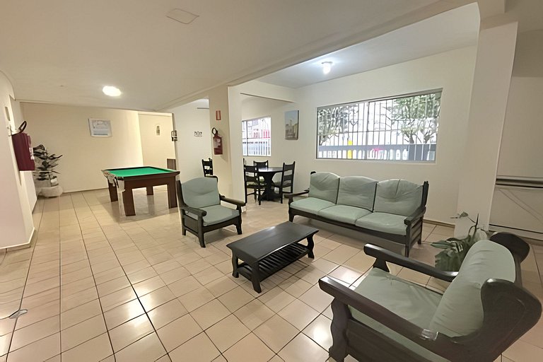 Belíssimo Apê, a 5 min da Praia, até 4 pessoas.