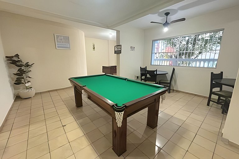 Belíssimo Apê, a 5 min da Praia, até 4 pessoas.