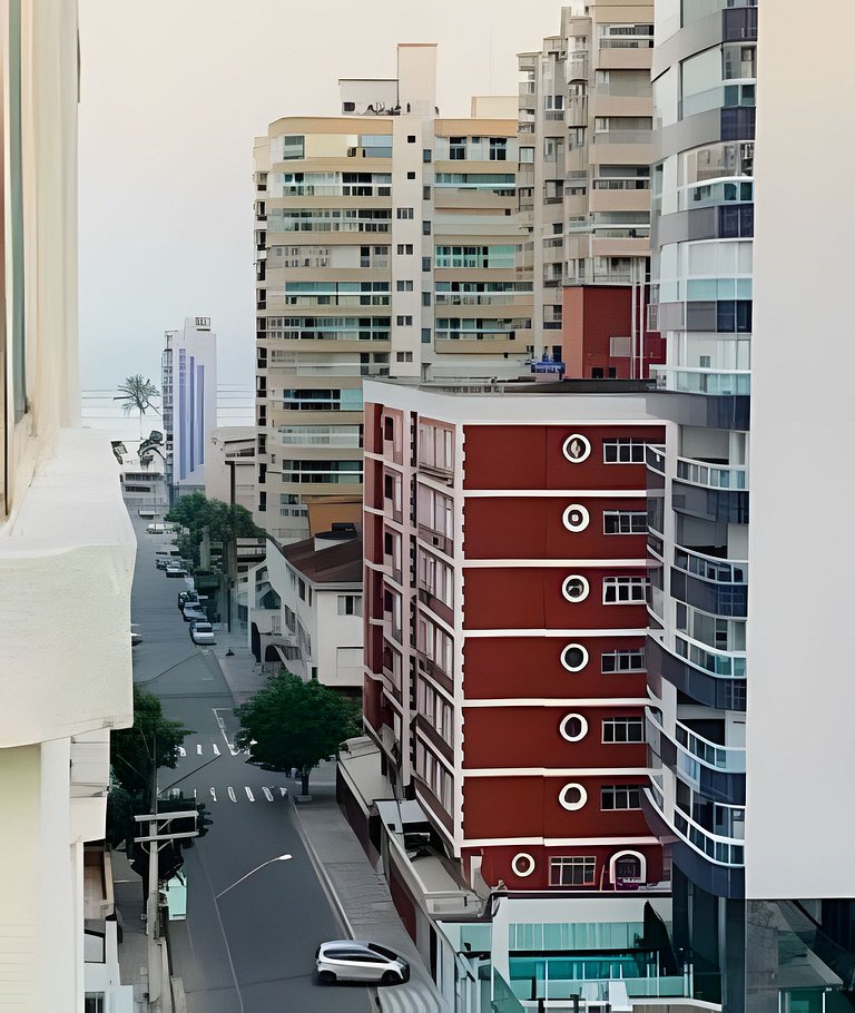 Belíssimo Apê, a 5 min da Praia, até 4 pessoas.