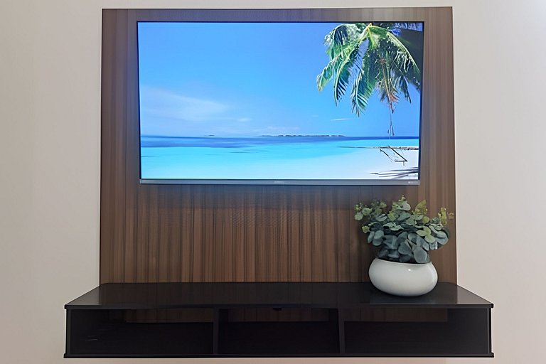 Varanda ensolarada a alguns passos do mar