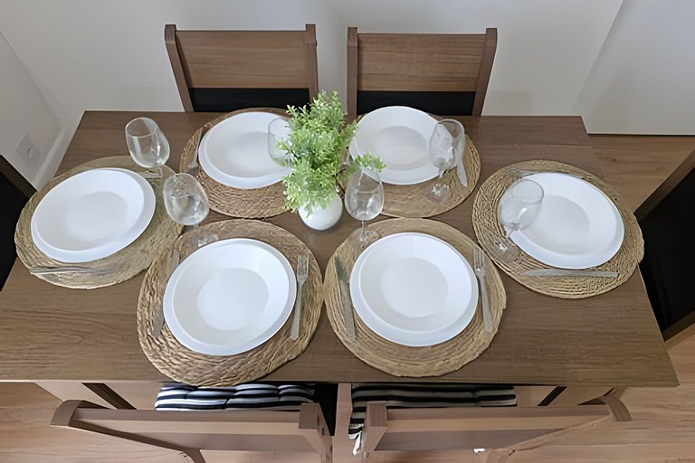 Varanda ensolarada a alguns passos do mar