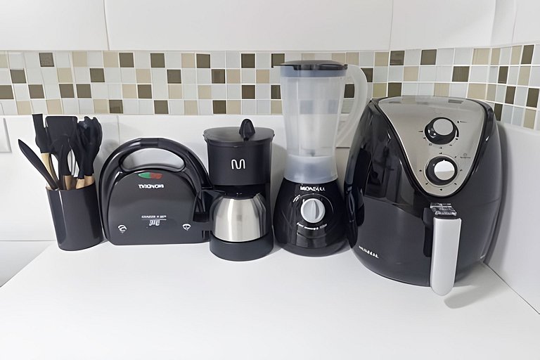 Varanda ensolarada a alguns passos do mar