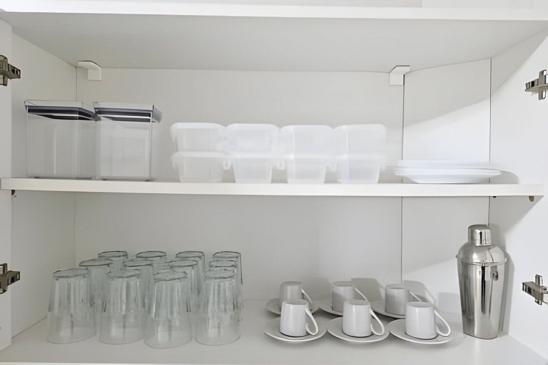 Varanda ensolarada a alguns passos do mar