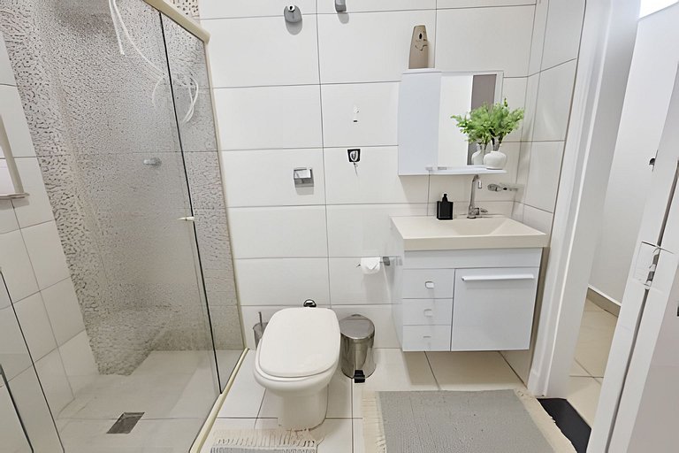 Varanda ensolarada a alguns passos do mar