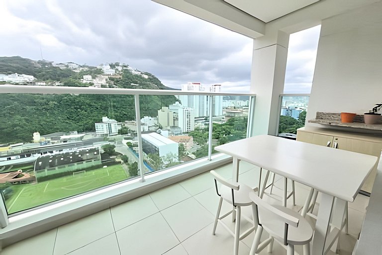 Charmoso com varanda / Ar condicionado / 1 Vaga