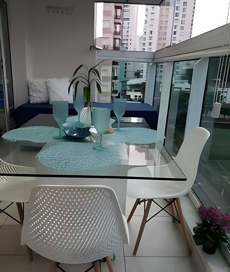 A 100 metros da praia com vista linda!