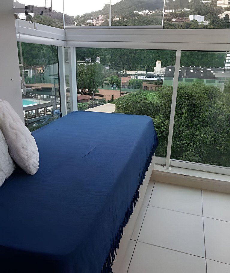 A 100 metros da praia com vista linda!