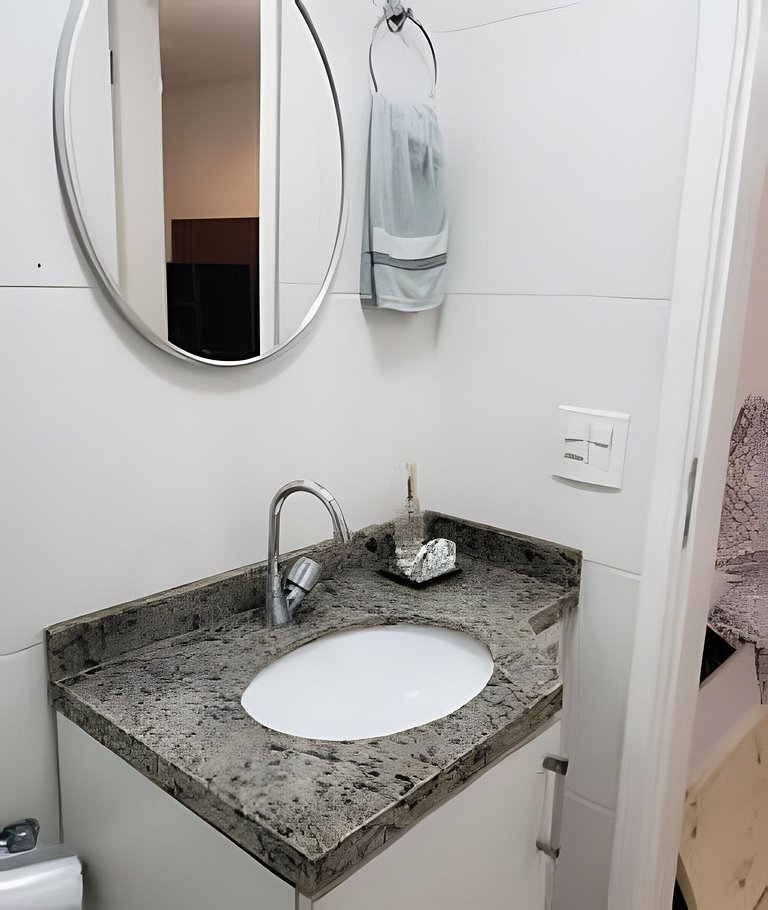 A 100 metros da praia com vista linda!