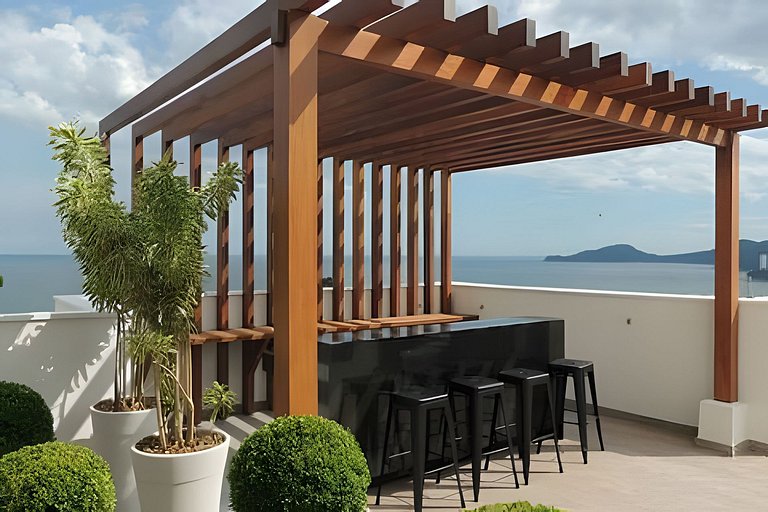 A 100 metros da praia com vista linda!