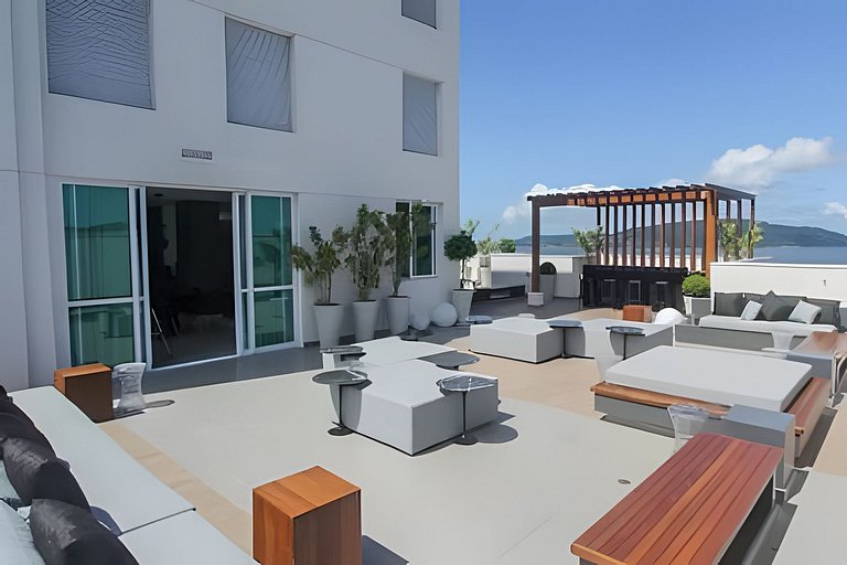 A 100 metros da praia com vista linda!