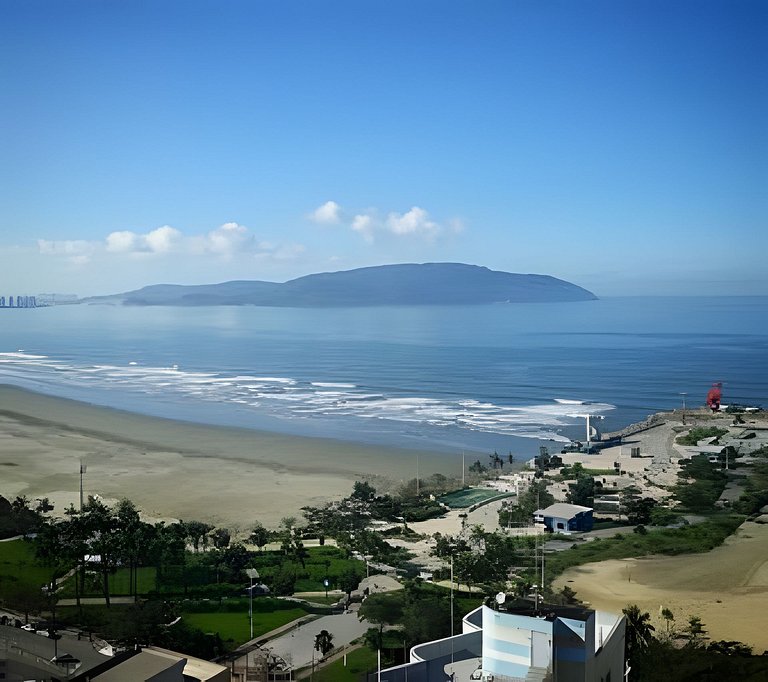 A 100 metros da praia com vista linda!