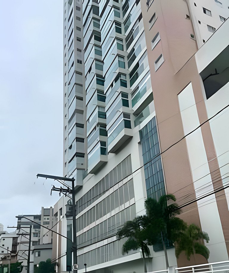 A 100 metros da praia com vista linda!