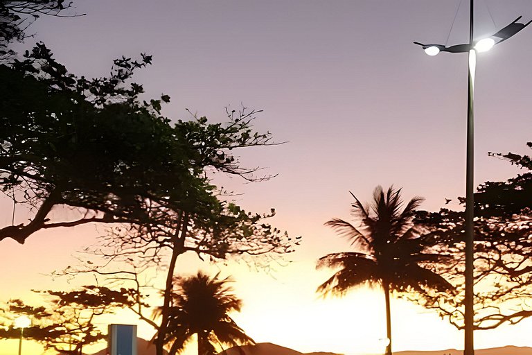 A 100 metros da praia com vista linda!