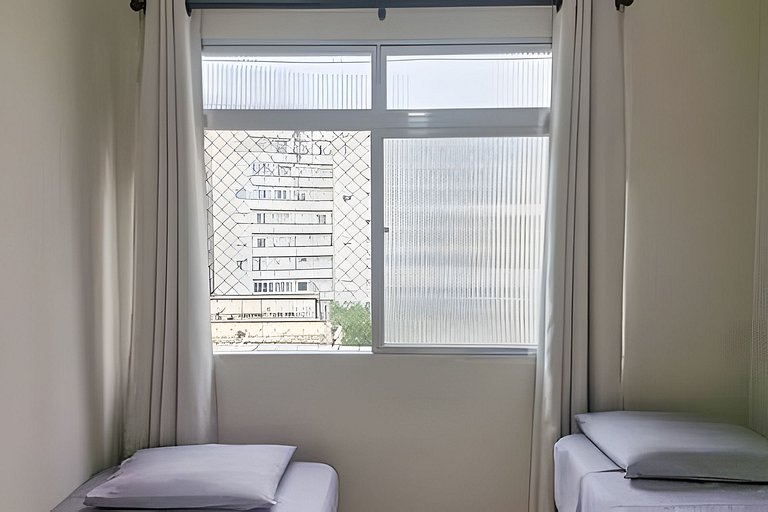 Pé na Areia - Avenida da praia, c/ estacionamento