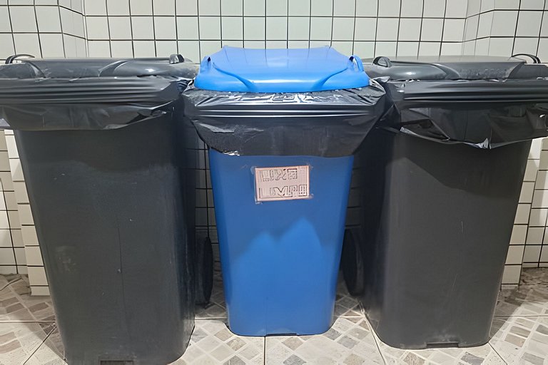 Pé na Areia - Avenida da praia, c/ estacionamento