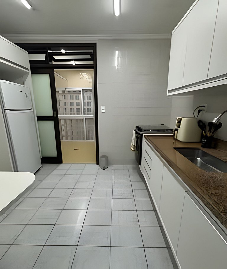 Perto da Praia com ar e estacionamento