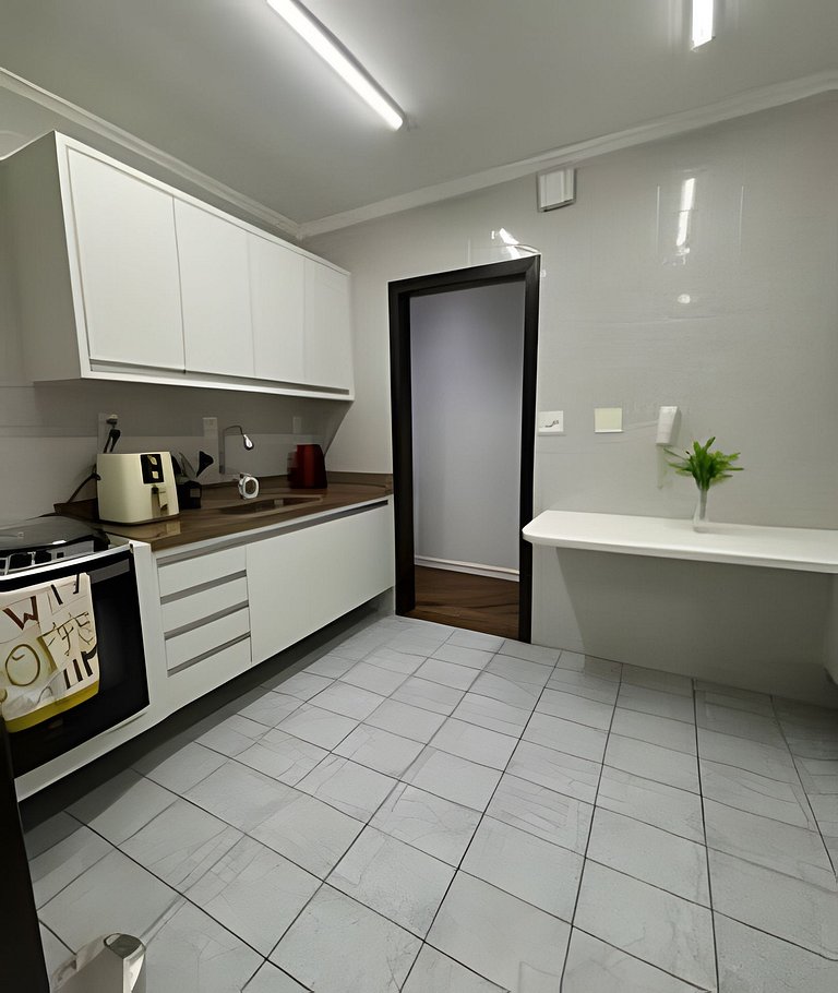 Perto da Praia com ar e estacionamento