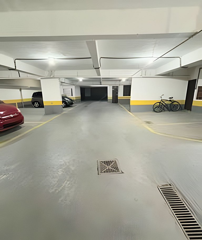 Perto da Praia com ar e estacionamento