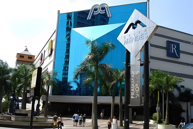 Perto da Praia com ar e estacionamento